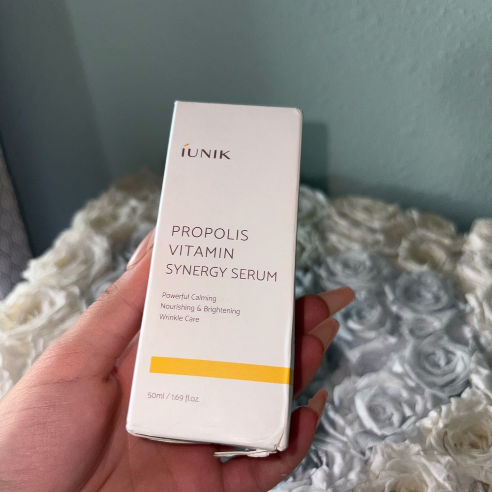 iUNIK Propolis Vitamin Synergy Serum